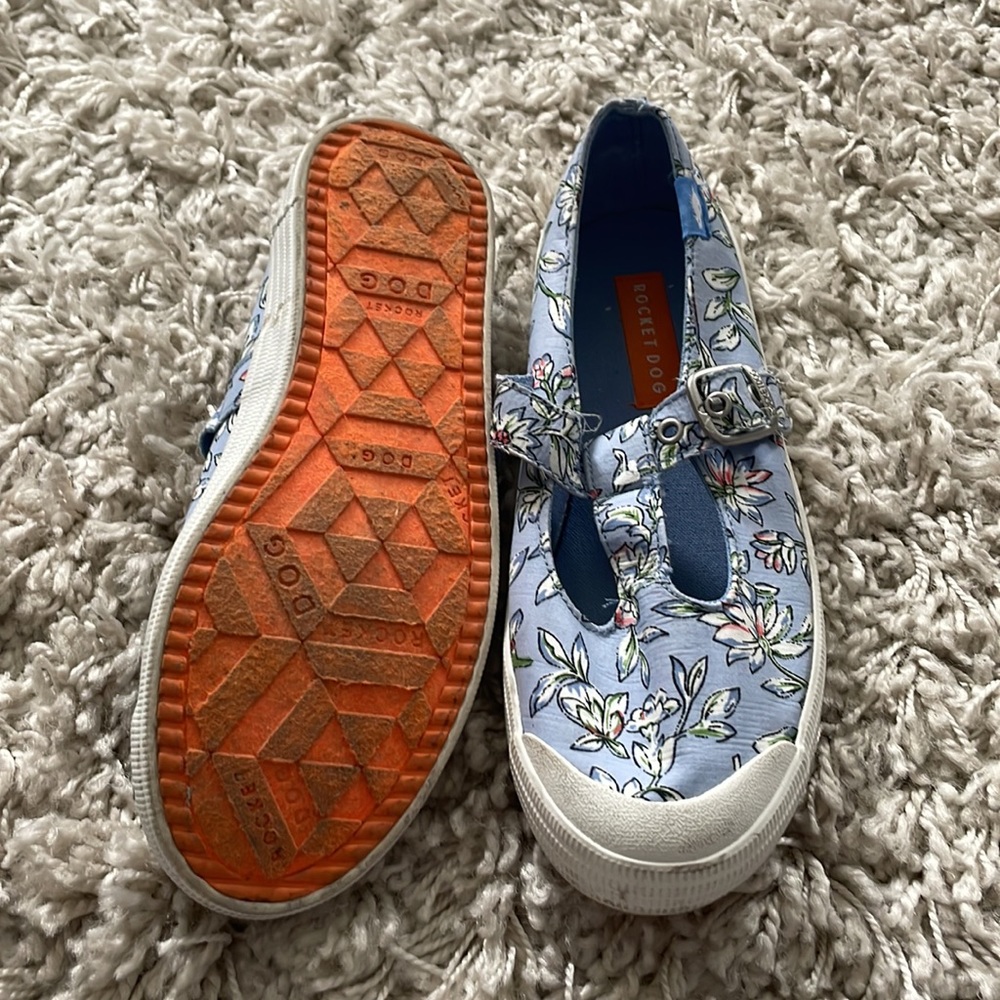 Sneakers - Picture 2 of 5